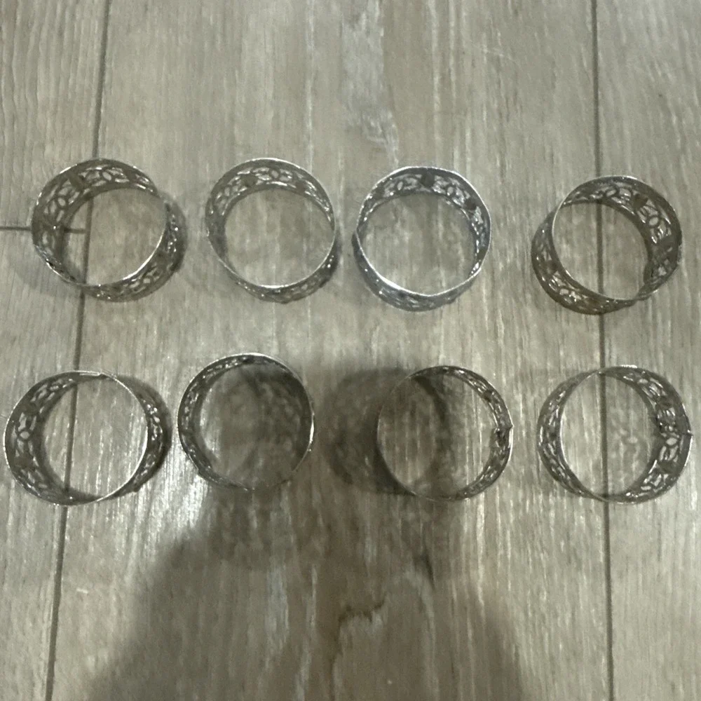 SET‎ OF 8 VINTAGE FILAGREE SILVER METAL NAPKIN RINGS 1 3/4'' DIAMETER X 1'' WIDE